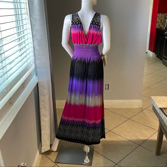 Pink New Women’s striped sleeveless dress size XL
For size 14-16 - Picture 8 of 10